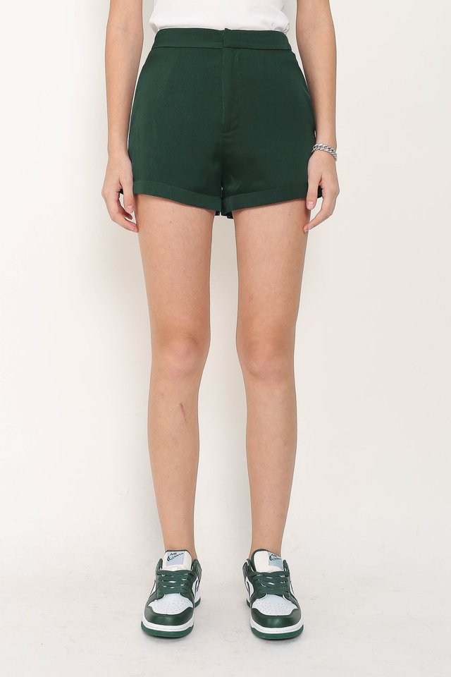 CARRIE CREPE SHORTS (EMERALD)