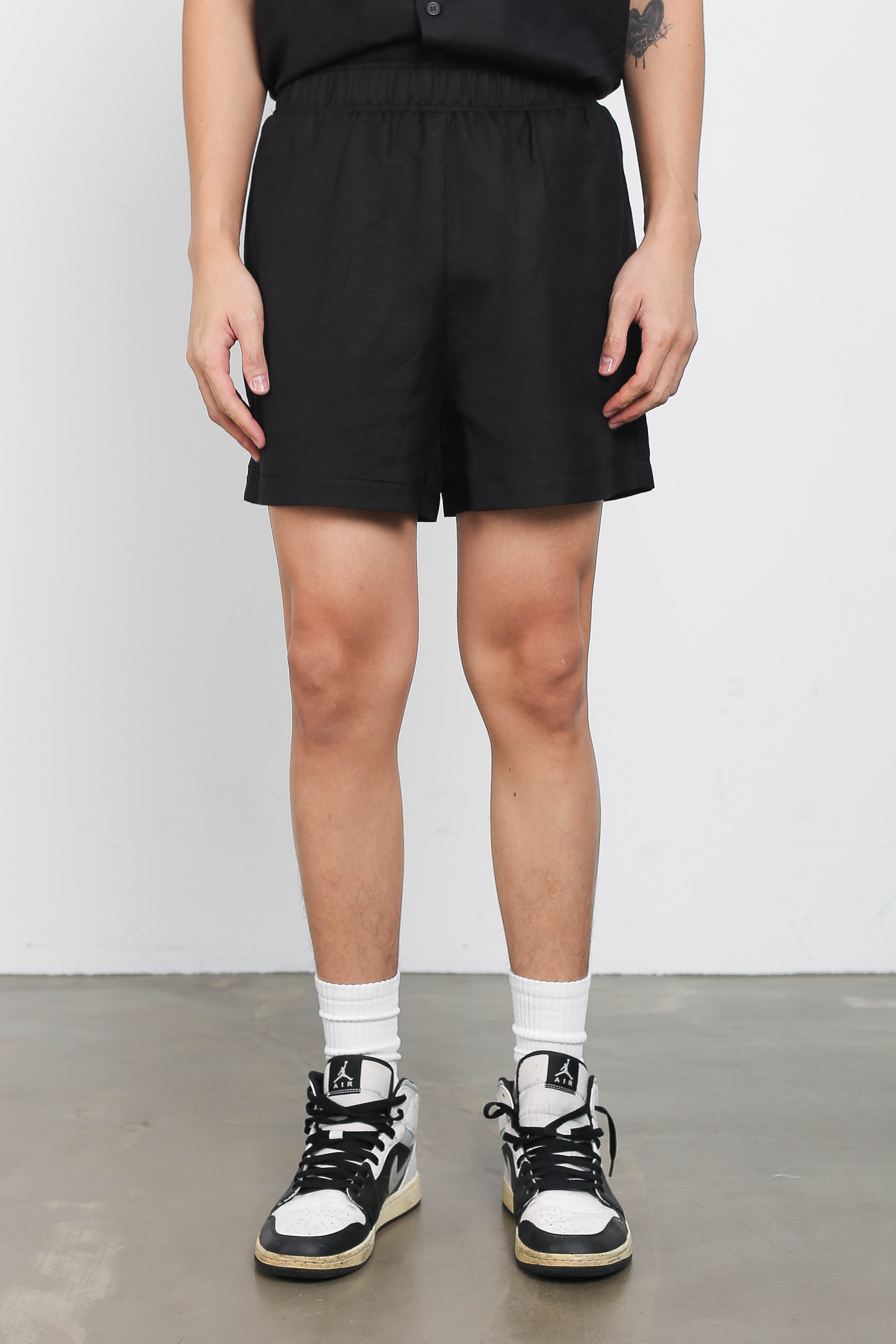 LIONEL LINEN SHORTS (BLACK)