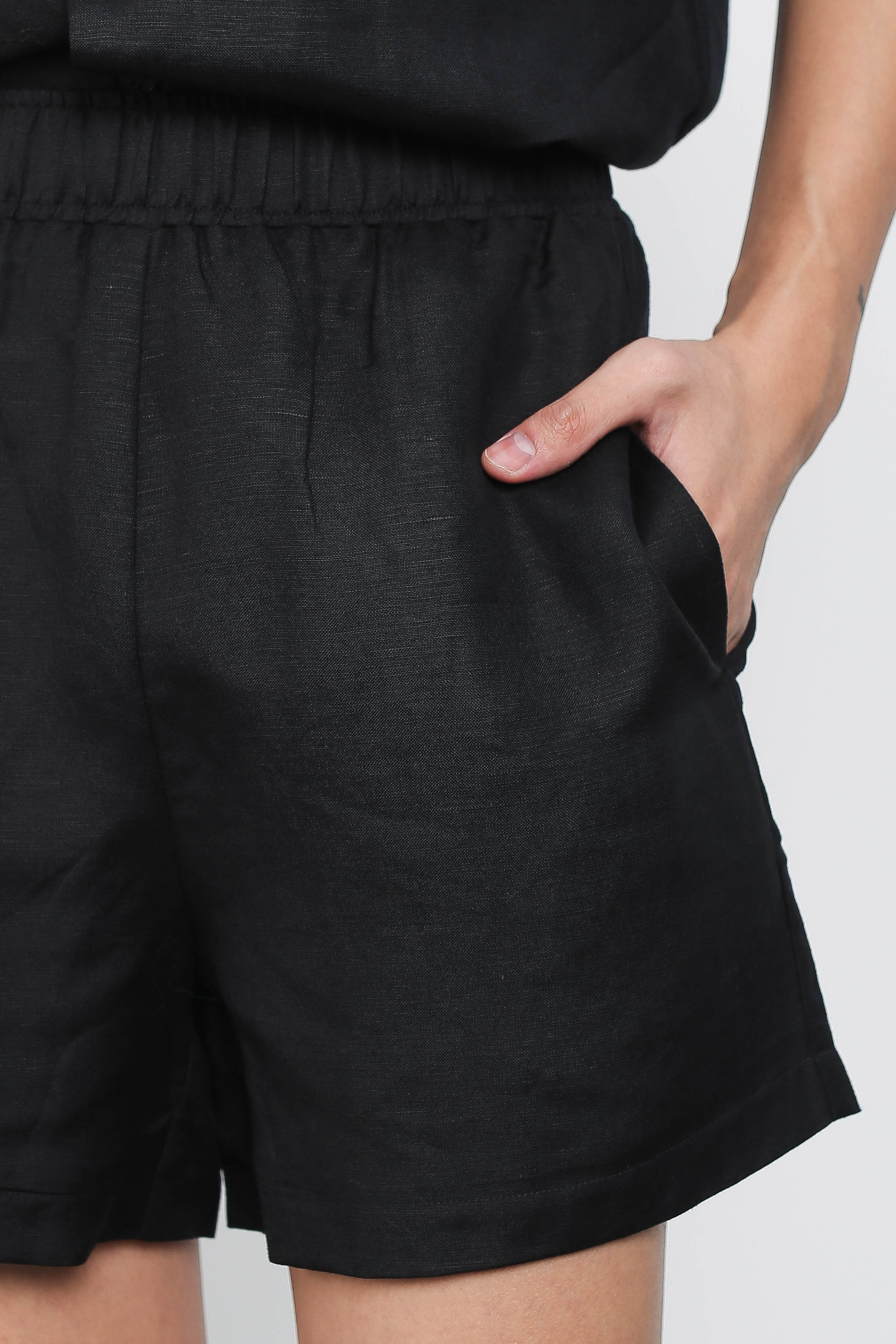 LIONEL LINEN SHORTS (BLACK)