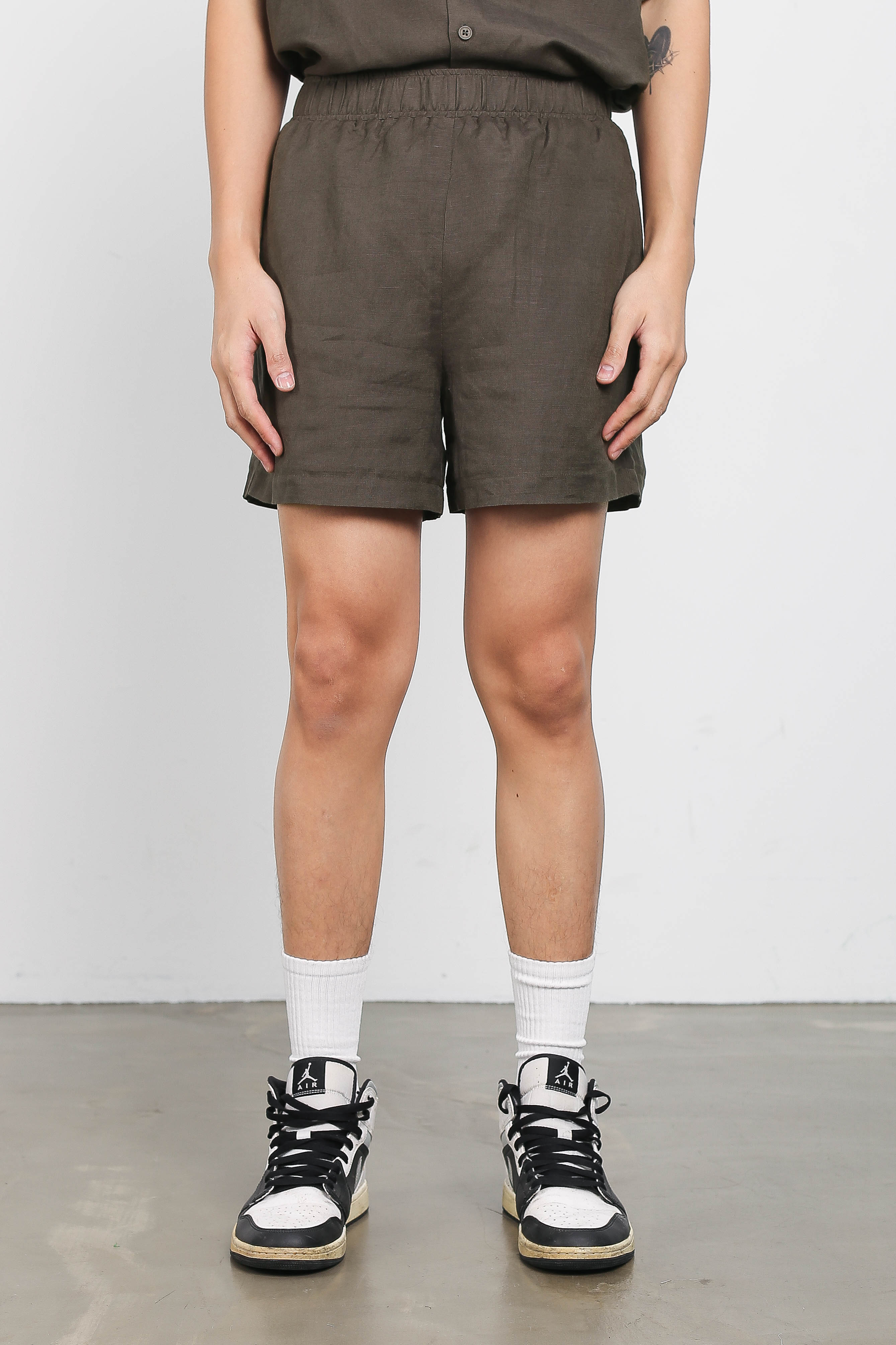 LIONEL LINEN SHORTS (DARK OLIVE)