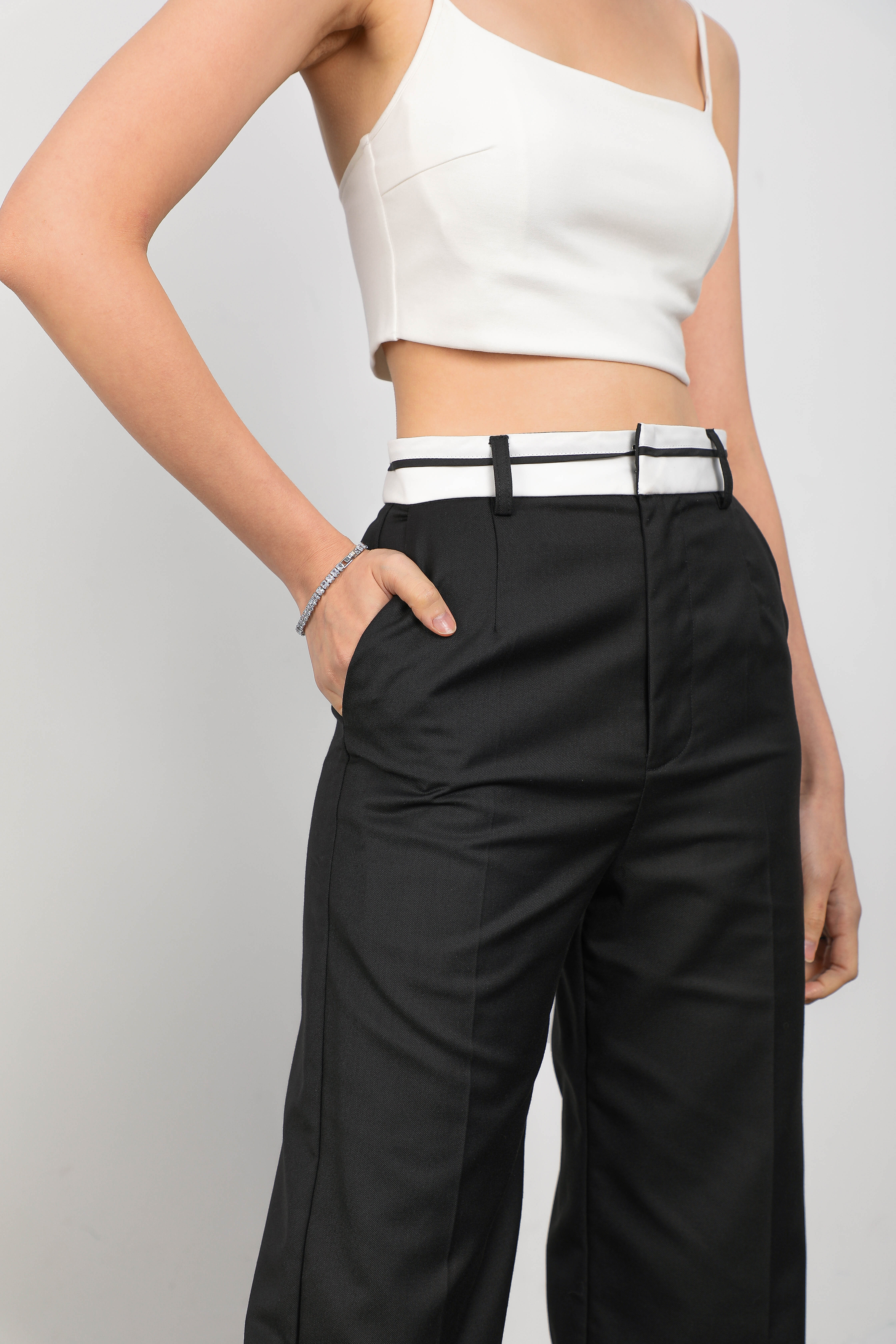 CONTRABAND PANTS (BLACK)