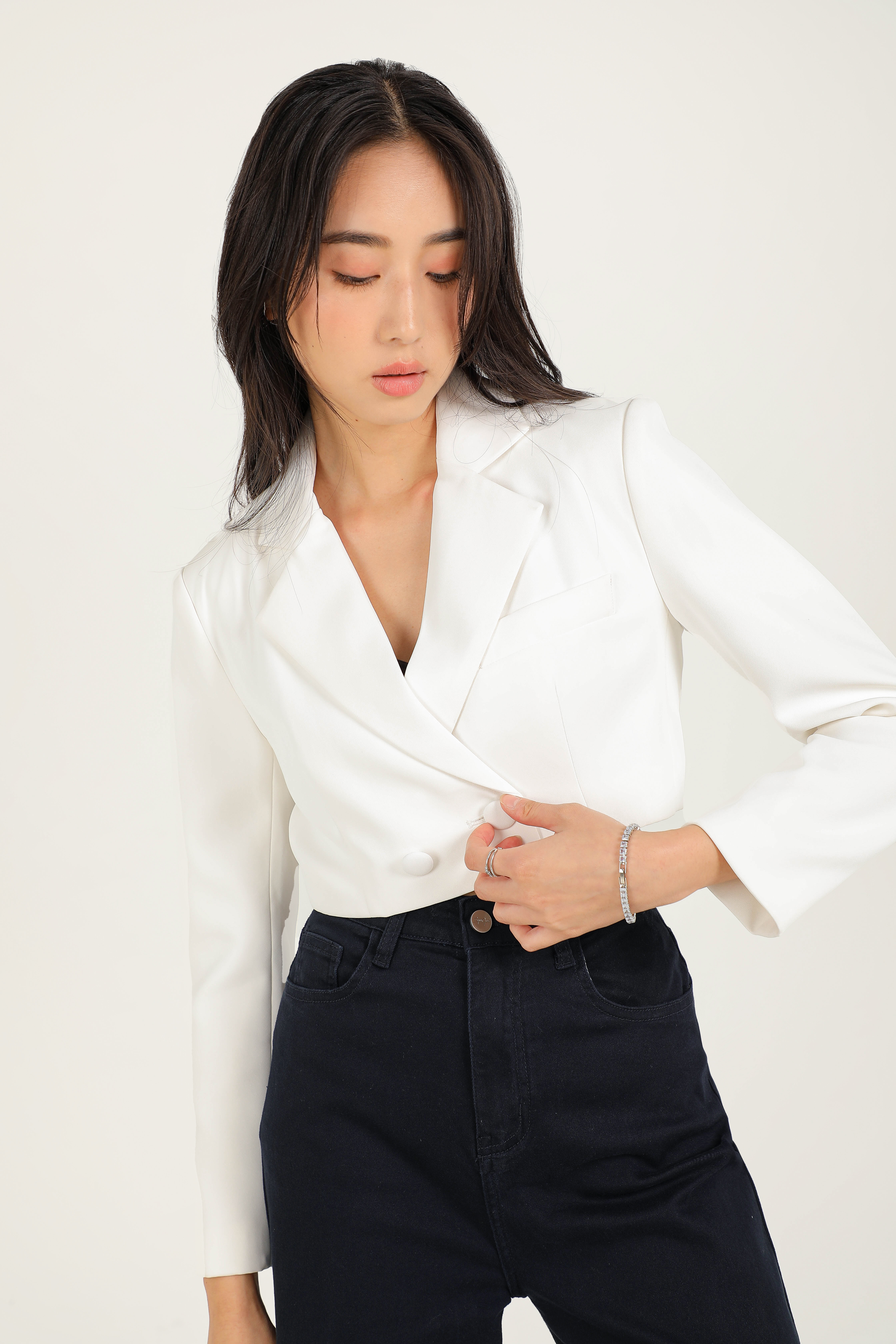 BRITNEY CROPPED BLAZER (WHITE)