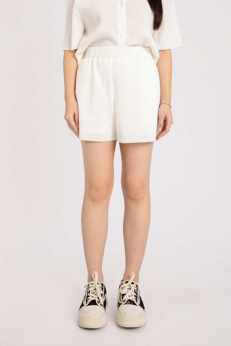 PANDORA PLEATED SHORTS (WHITE)