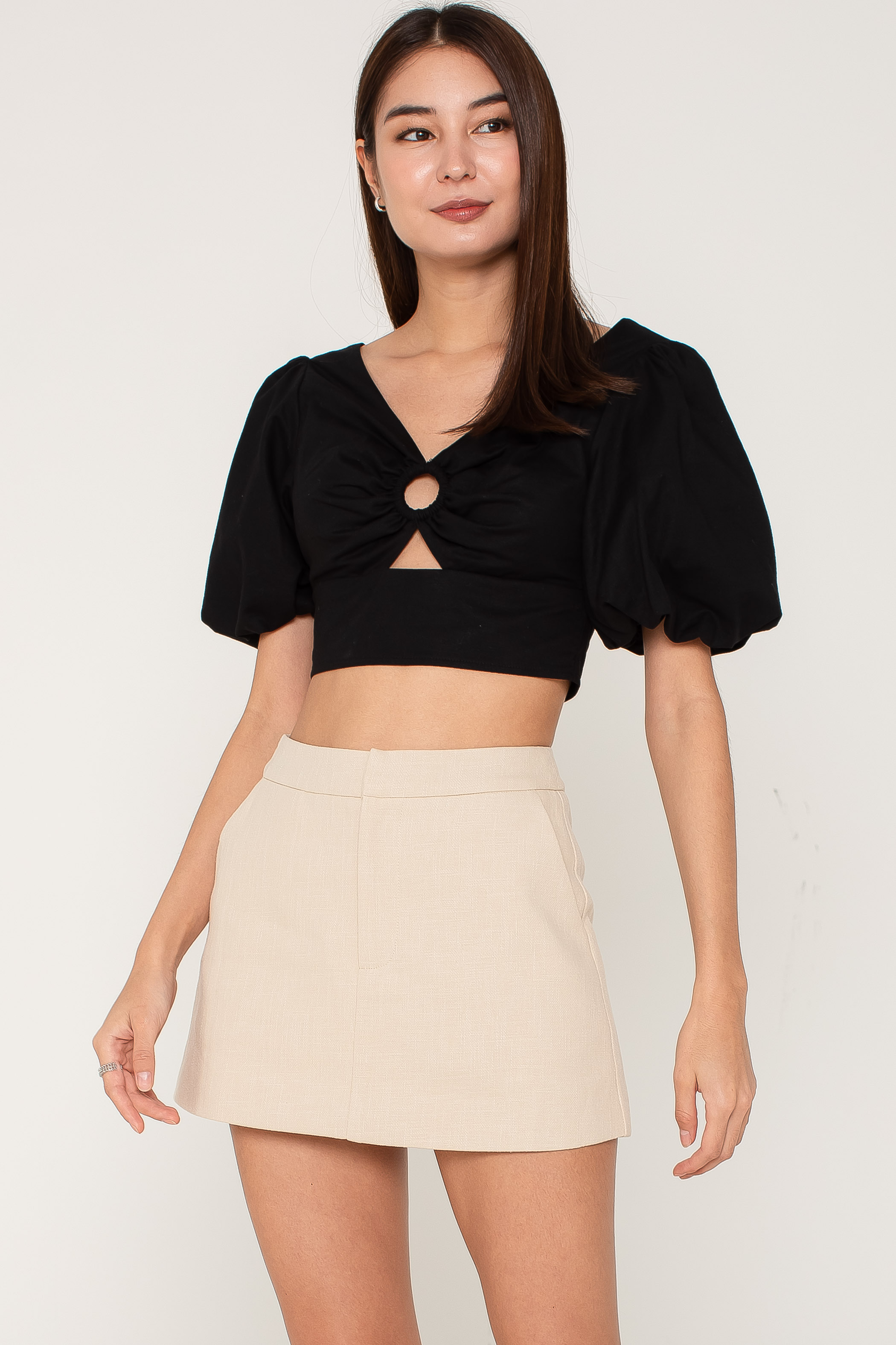 KEIA KEYHOLE TOP (BLACK)