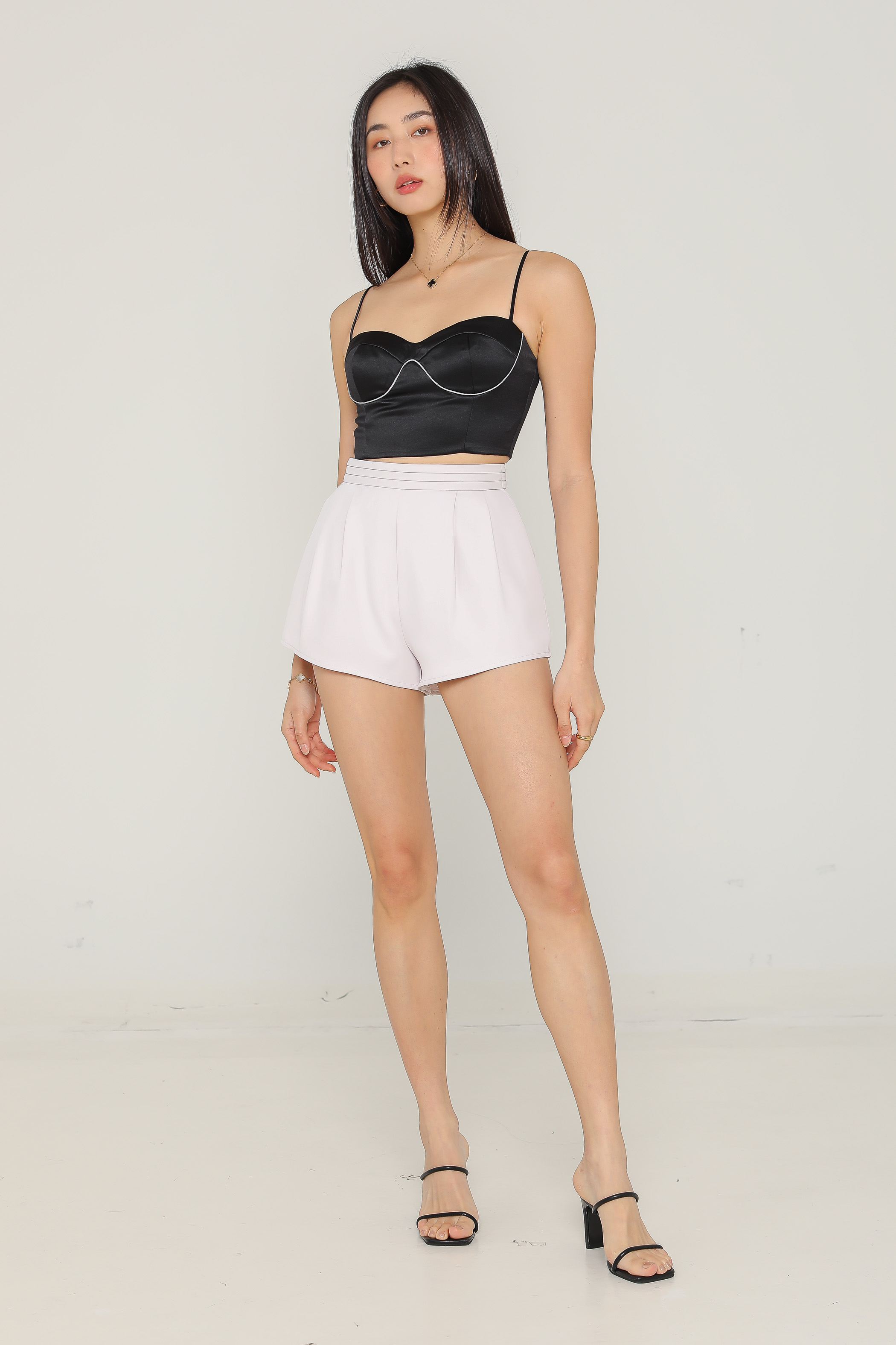 PLEATED WAISTBAND SHORTS (PALE LILAC)