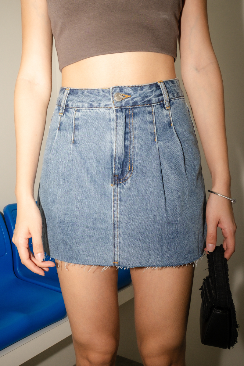 PEREZ PLEATED DENIM SKIRT (BLUE)