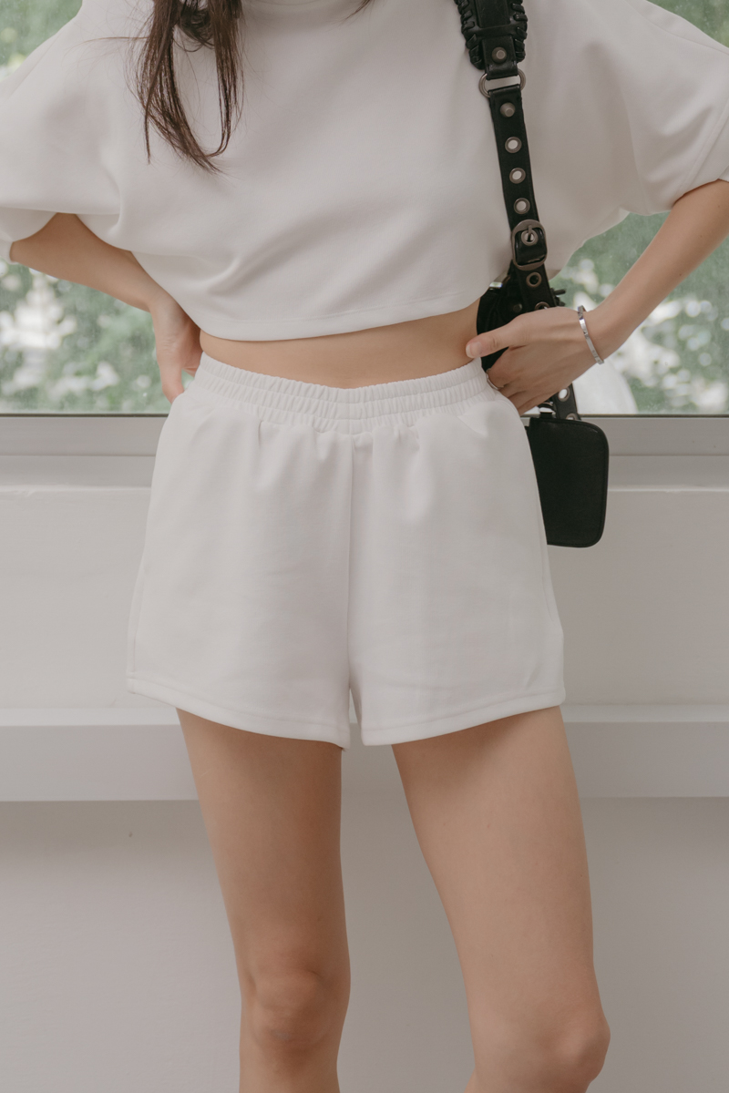 V WAIST SHORTS (WHITE) 