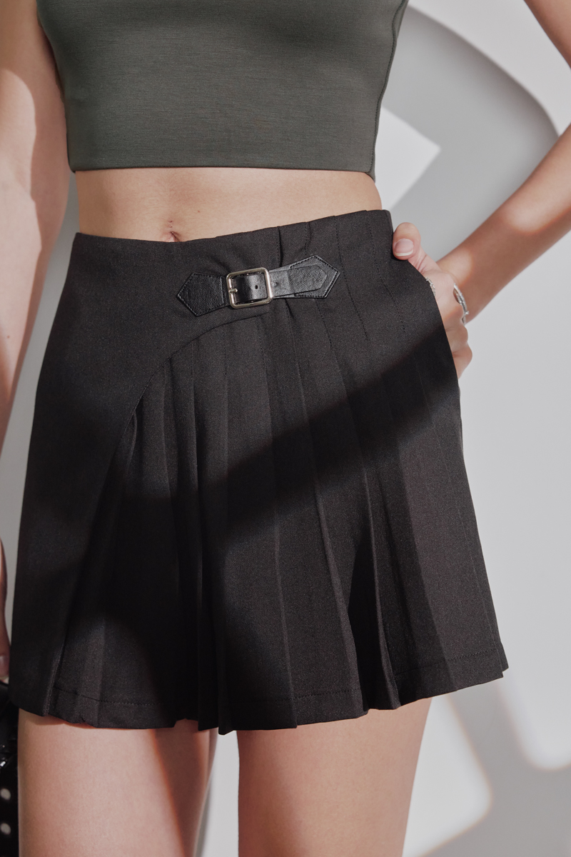 BAE BELTED PLEATED SKORTS (BLACK)