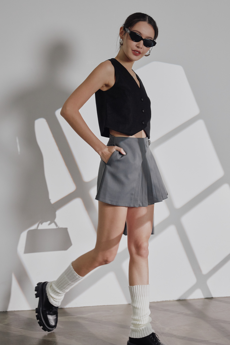 BAE BELTED PLEATED SKORTS (DARK GREY)