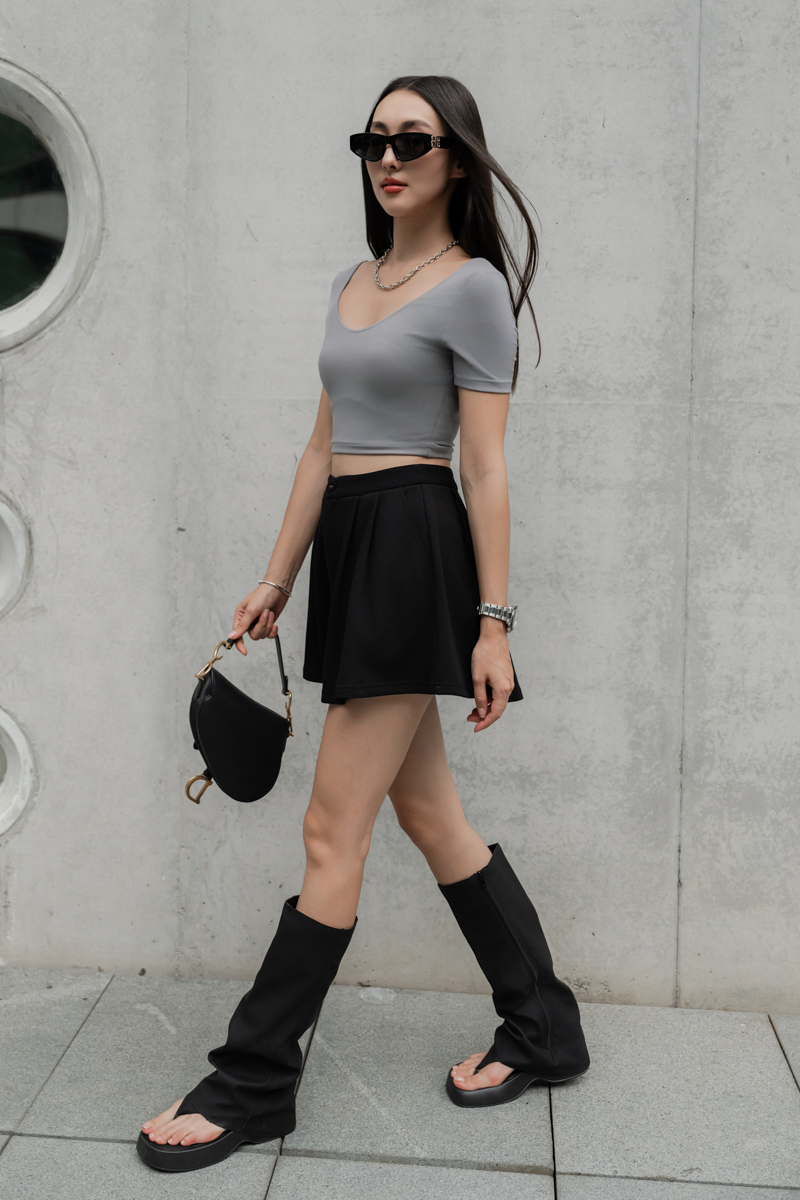 XYZ PLEATED SKORTS (BLACK)