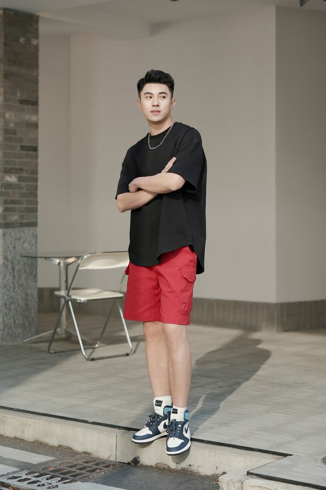 MENS CURVE HEM T-SHIRT (BLACK)