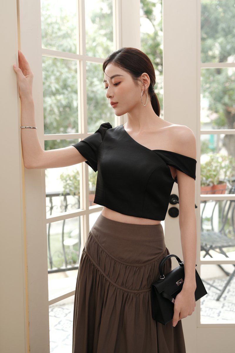 TERENA TOGA PADDED TOP (BLACK)