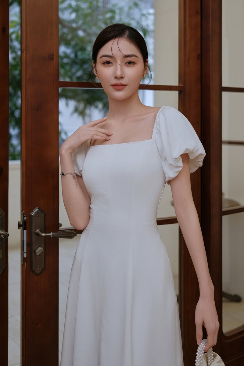 VERTICAL PANEL PADDED DRESS (WHITE)