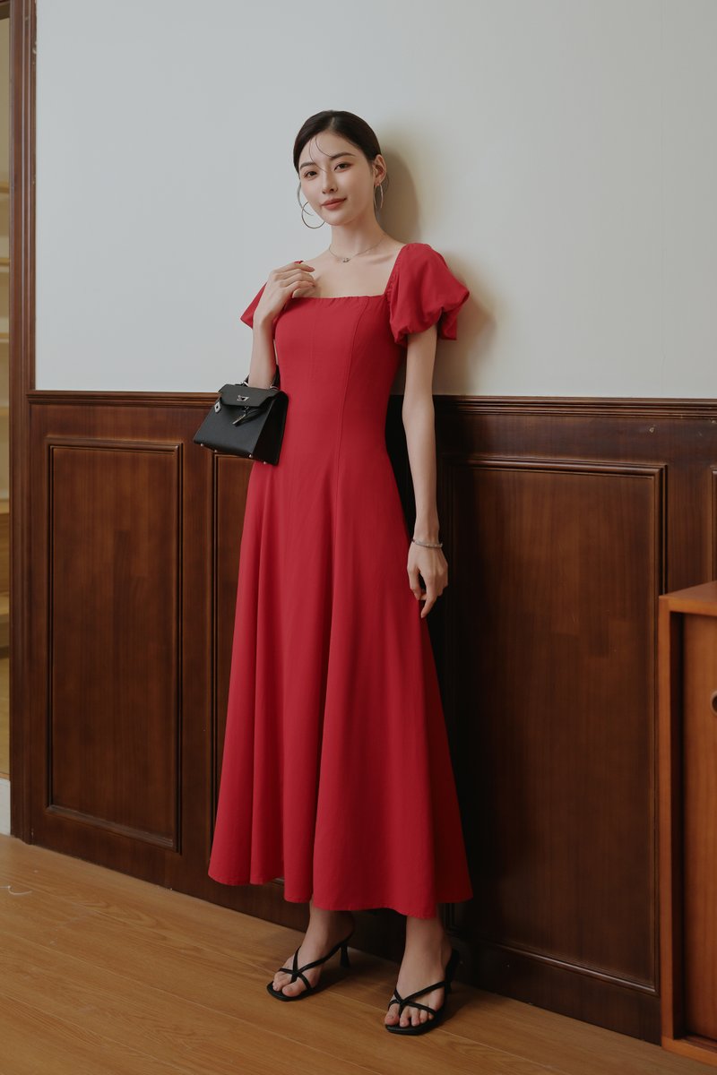 VERTICAL PANEL PADDED DRESS (RED)