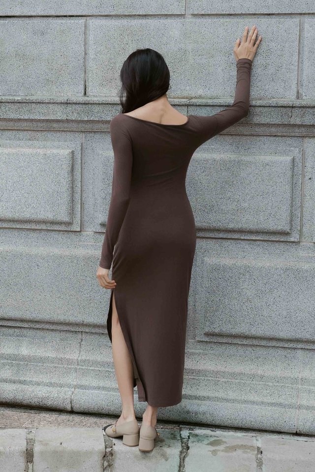 BRIA BOAT NECK MAXI (DARK BROWN)