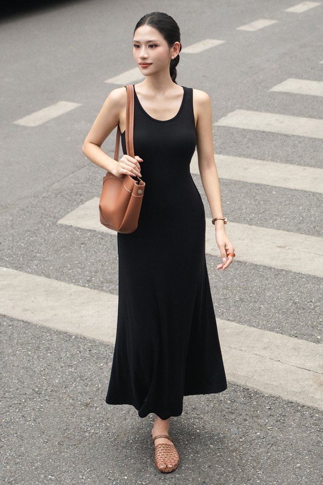 PAULI PADDED RIBBED MAXI DRESS (BLACK)