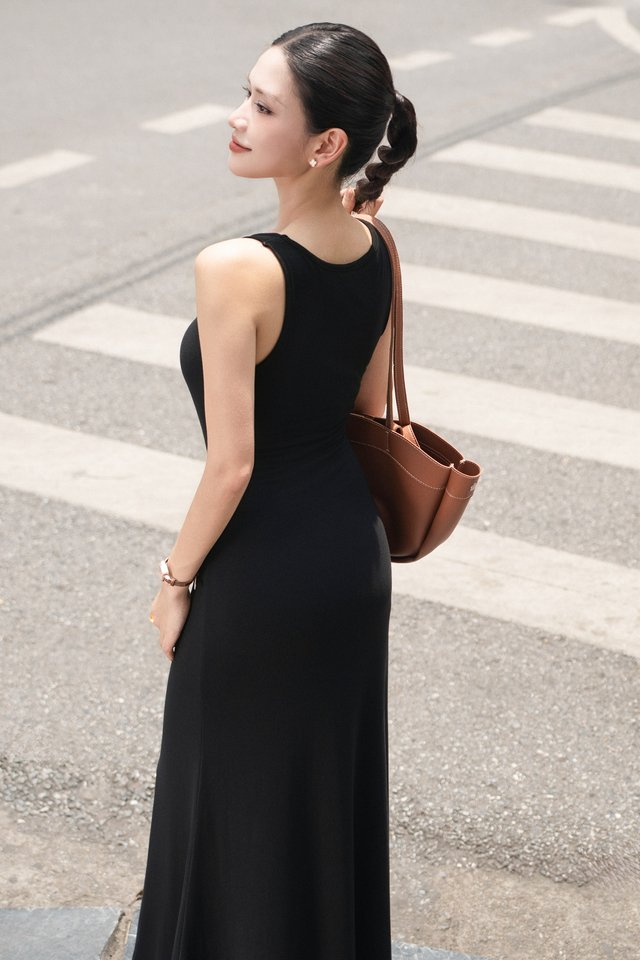 PAULI PADDED RIBBED MAXI DRESS (BLACK)