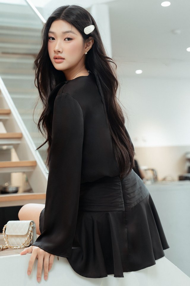 RONNA RUFFLE BLOUSE (BLACK)