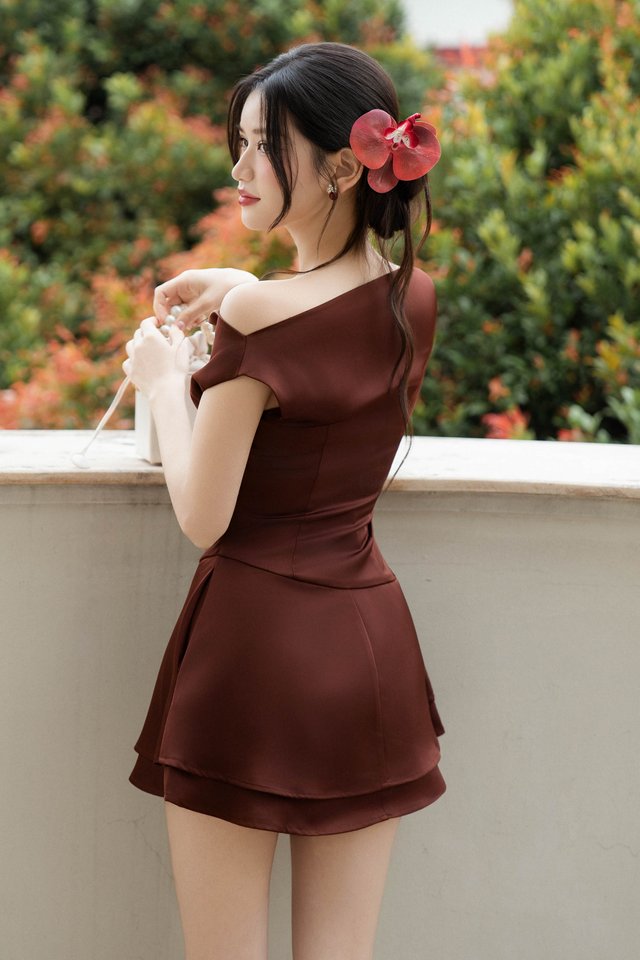 REMERY RUCHED DRESS (GANACHE)