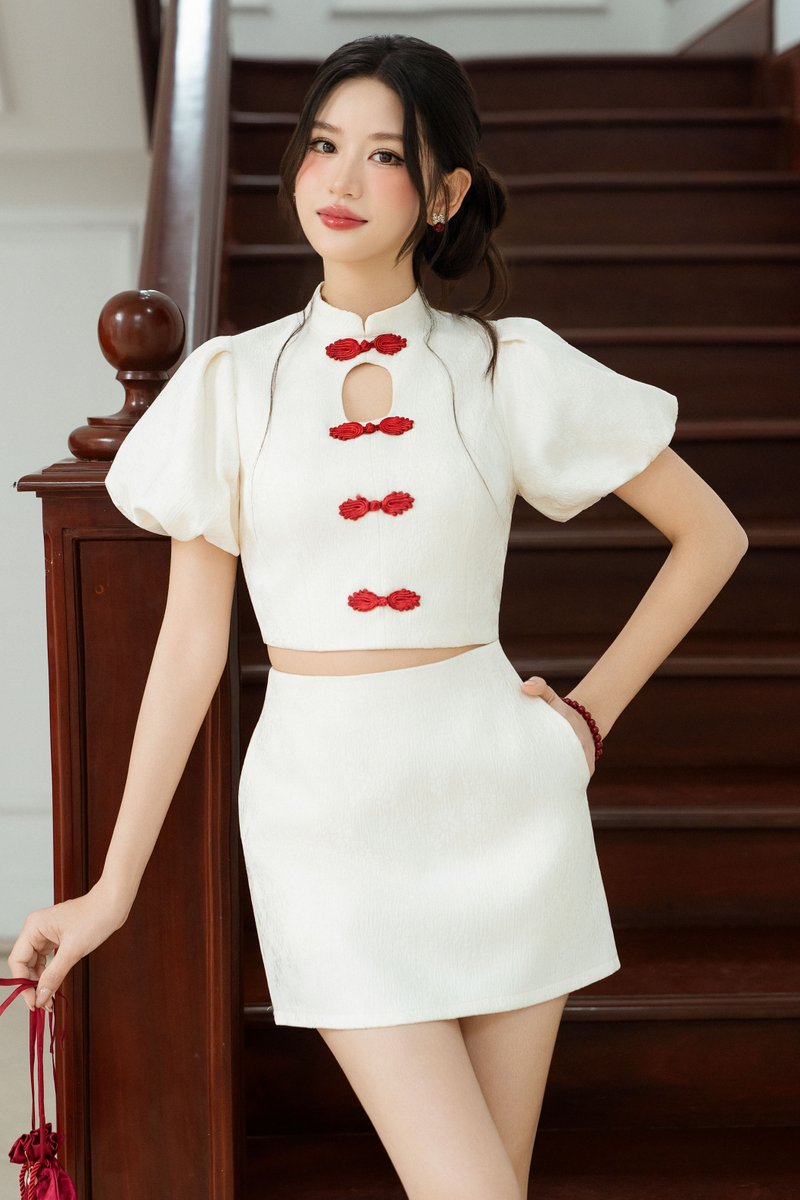 KEQI KEYHOLE QIPAO TOP (CREAM)