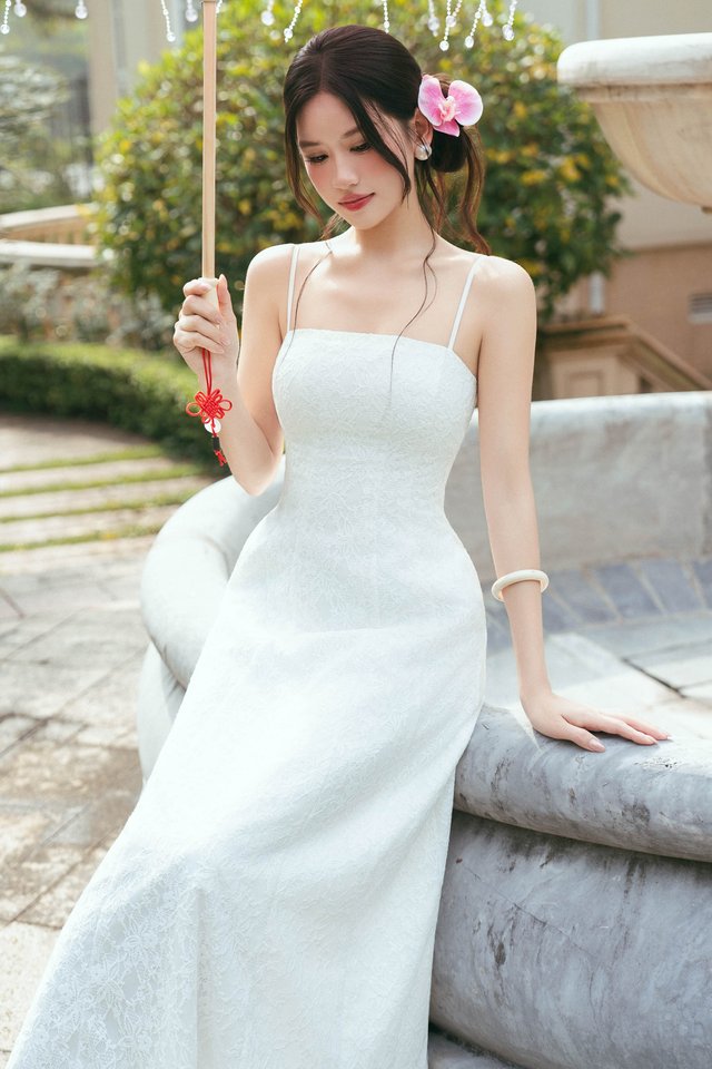 LANCY LACE PADDED MAXI DRESS (WHITE)