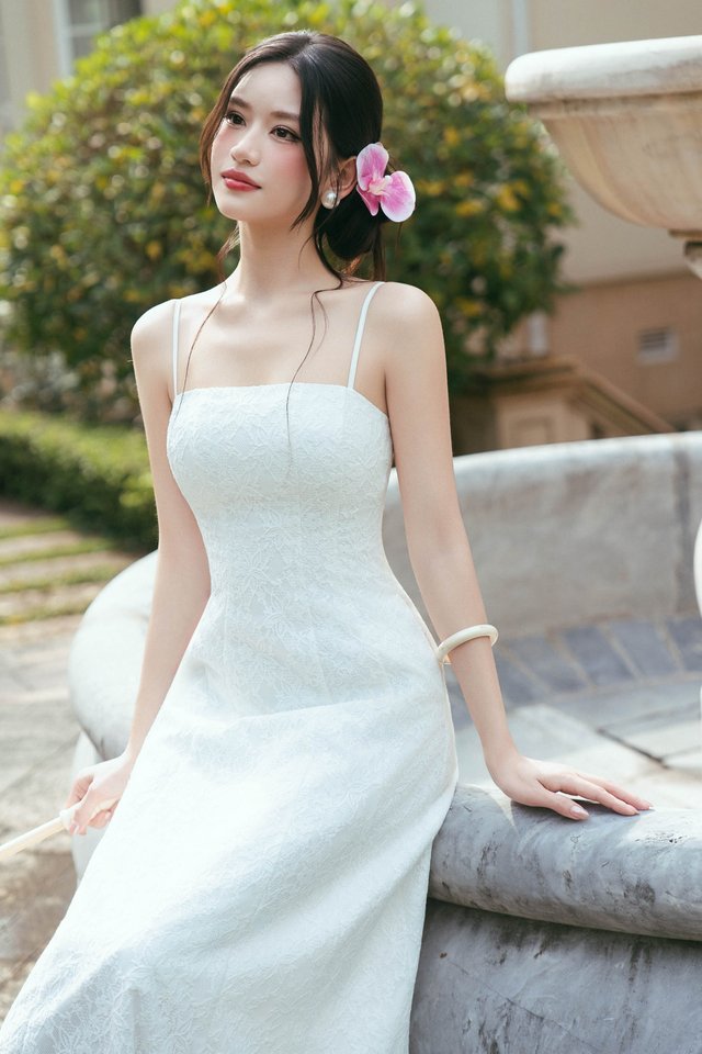 LANCY LACE PADDED MAXI DRESS (WHITE)