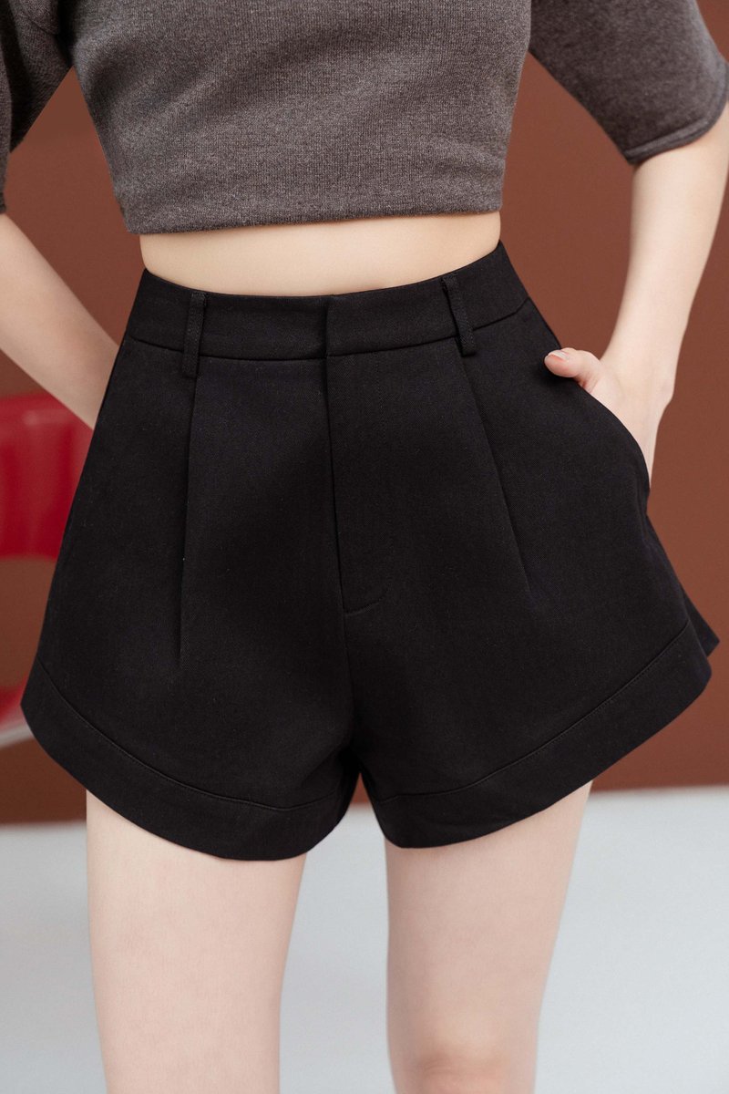 CHARLIE CURVED HEM SHORTS (BLACK)