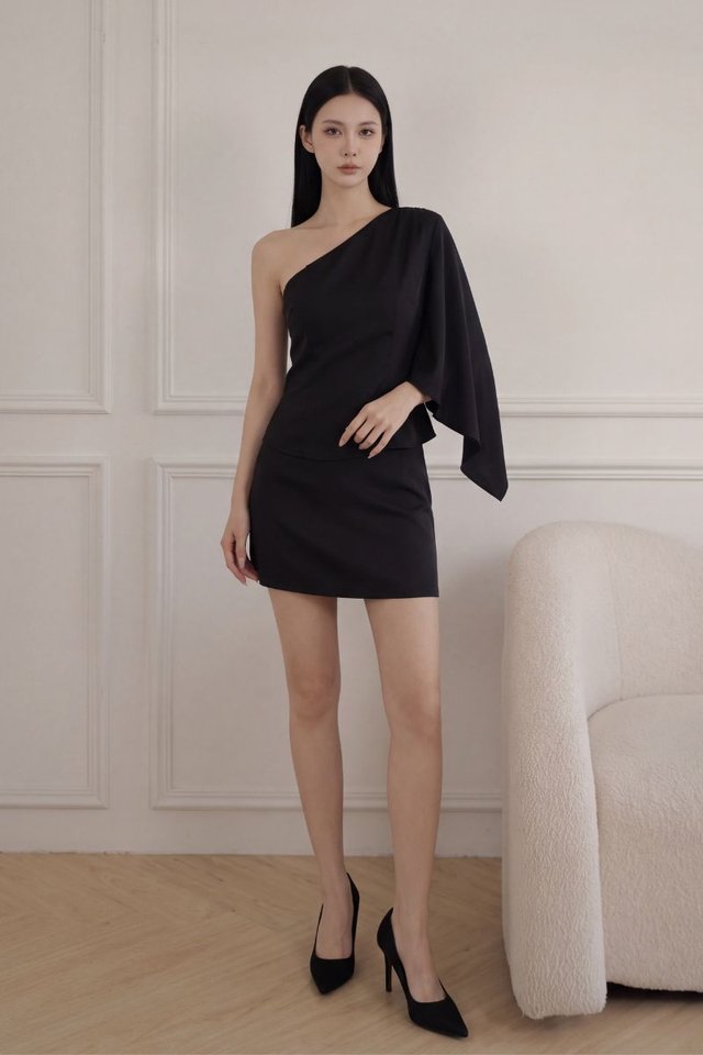 TERESA TOGA PADDED TOP (BLACK)