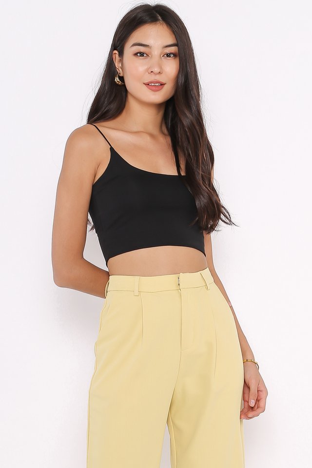 *BACKORDER* WINNIE WIDE U-NECK TOP (BLACK)