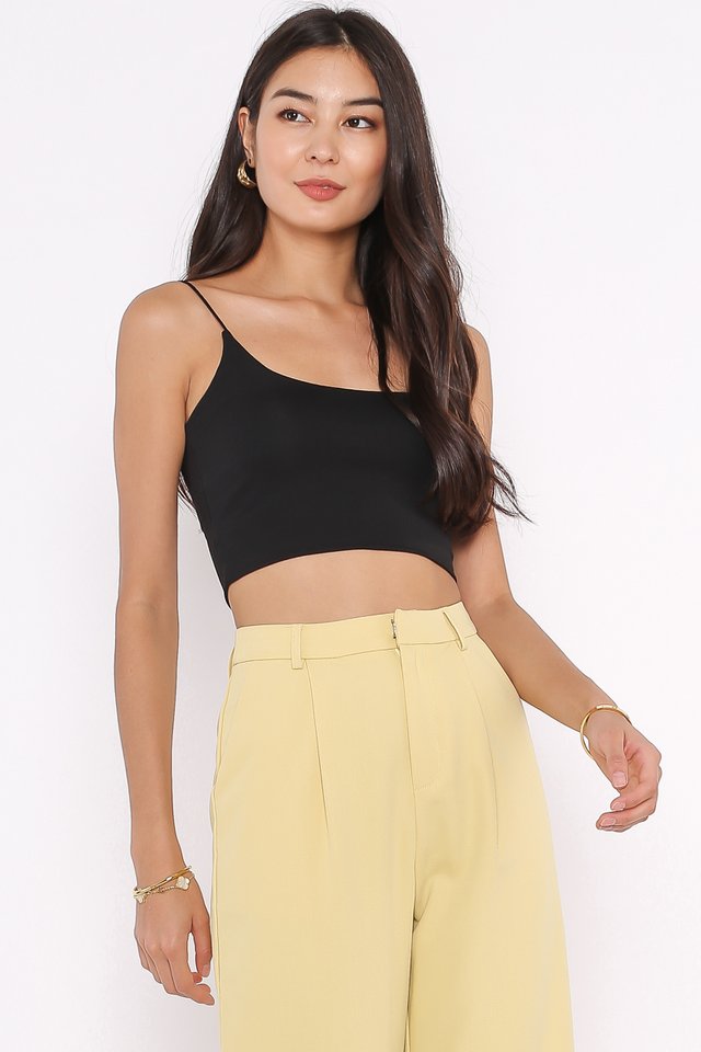 *BACKORDER* WINNIE WIDE U-NECK TOP (BLACK)