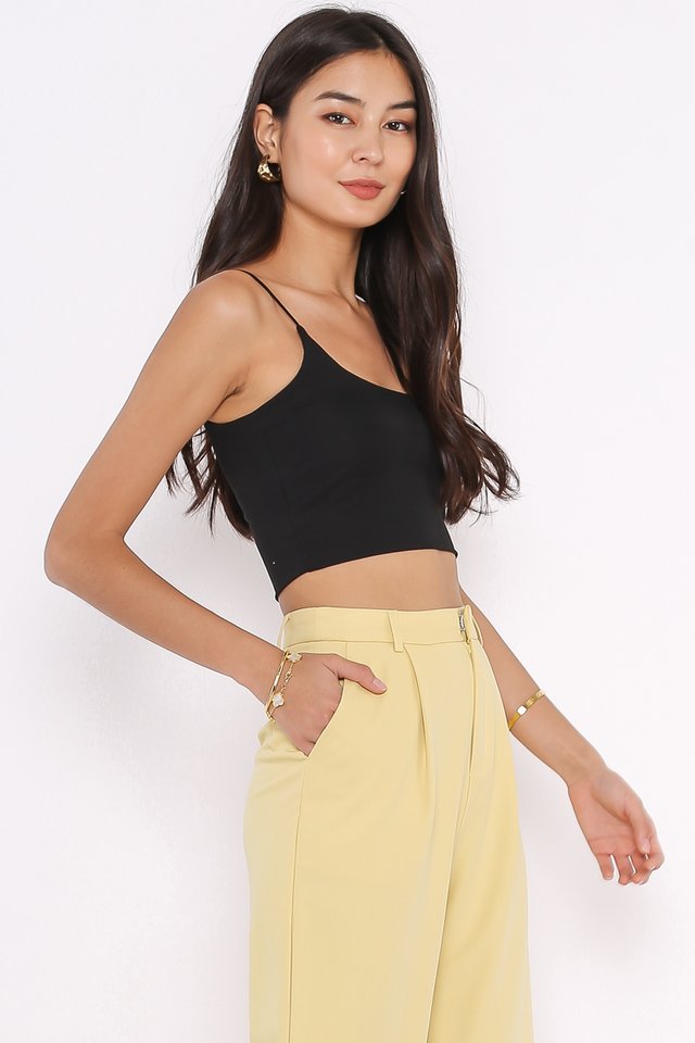 *BACKORDER* WINNIE WIDE U-NECK TOP (BLACK)