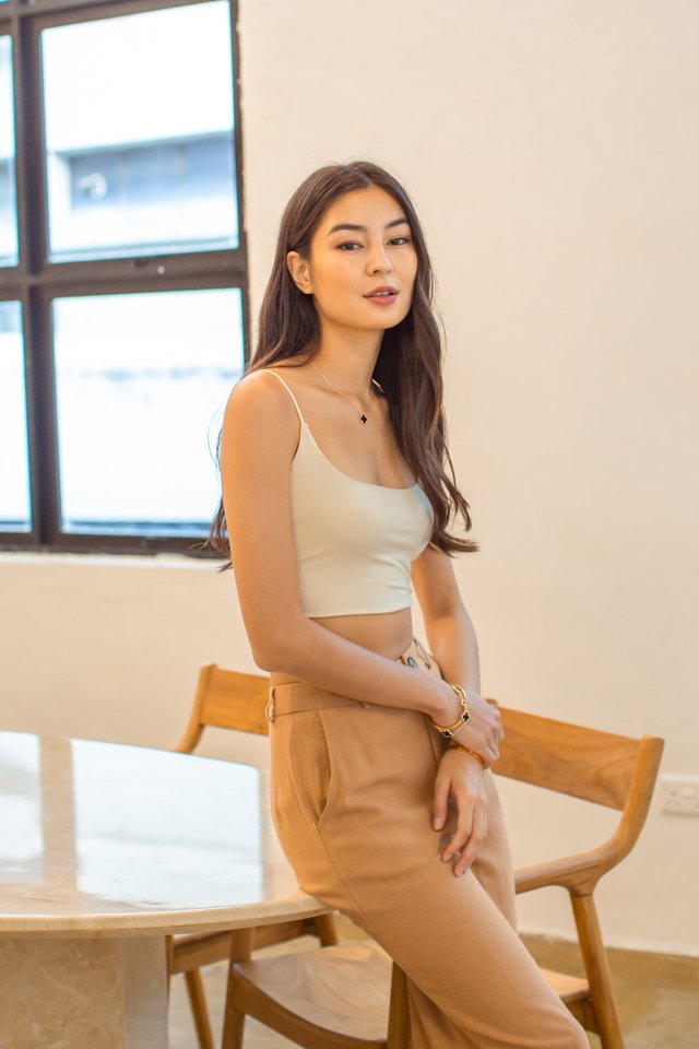 *BACKORDER* WINNIE WIDE U-NECK TOP (MILK TEA)