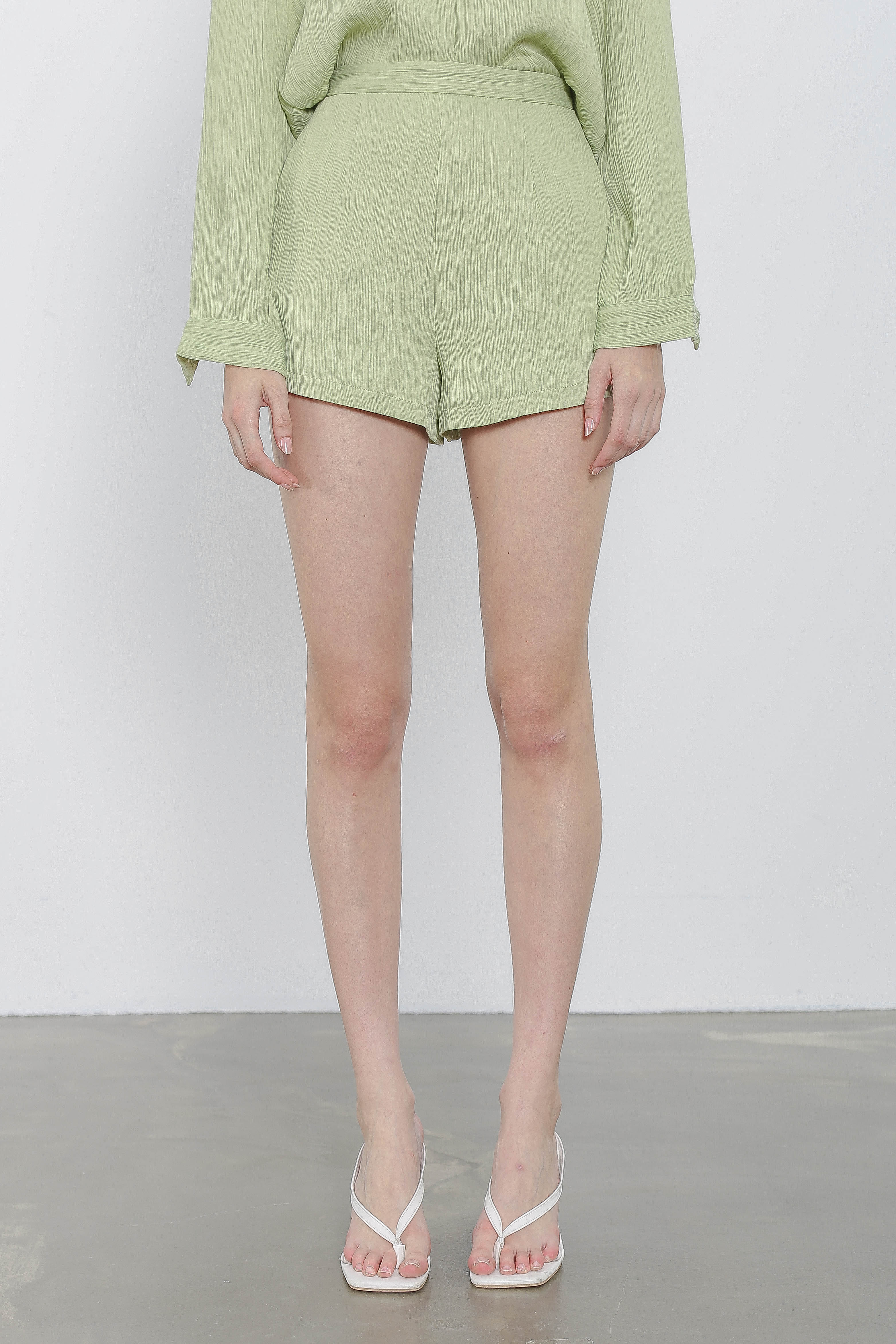 PLISSE TEXTURED SHORTS (PISTACHIO GREEN)